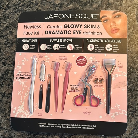 Japanese Flawless Face Kit - NEW - Picture 1 of 7